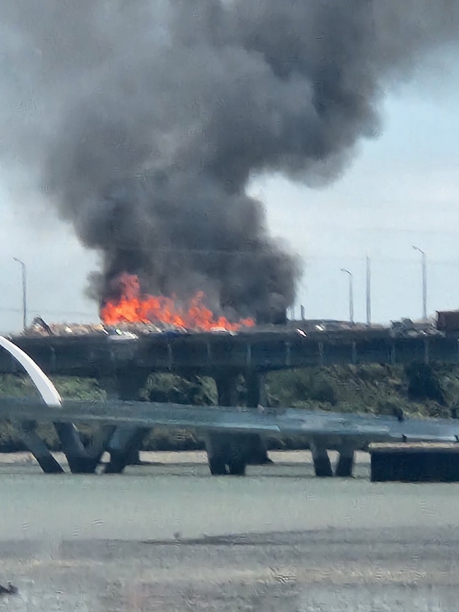 Looks like a fire at the rubbish place in Onehunga!

#fire #auckland