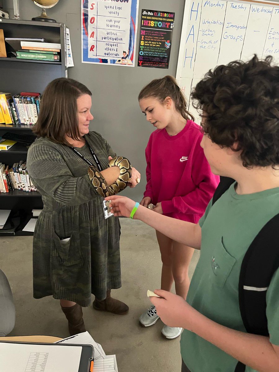 Mark T Voss Middle School tweet media