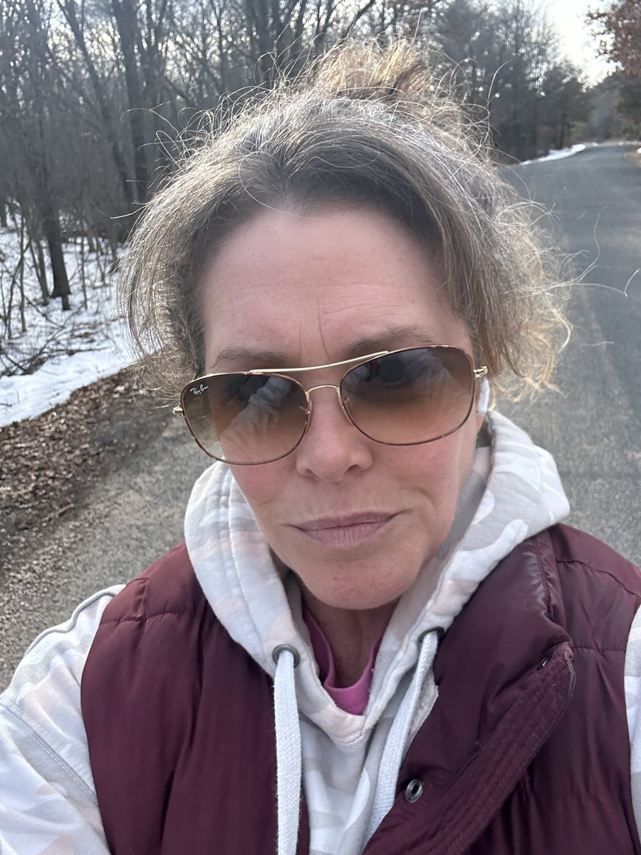 So I am curious… 

If I managed to create a space or way to start teaching yoga classes, weight lifting classes, health classes- would you be interested?

🙋‍♀️If yes put your hands up!🙌🏻 🤚🏻 🙋‍♀️

Thank you in advance!

And it was a gorgeous 🙋‍♀️day for a doggie walk!