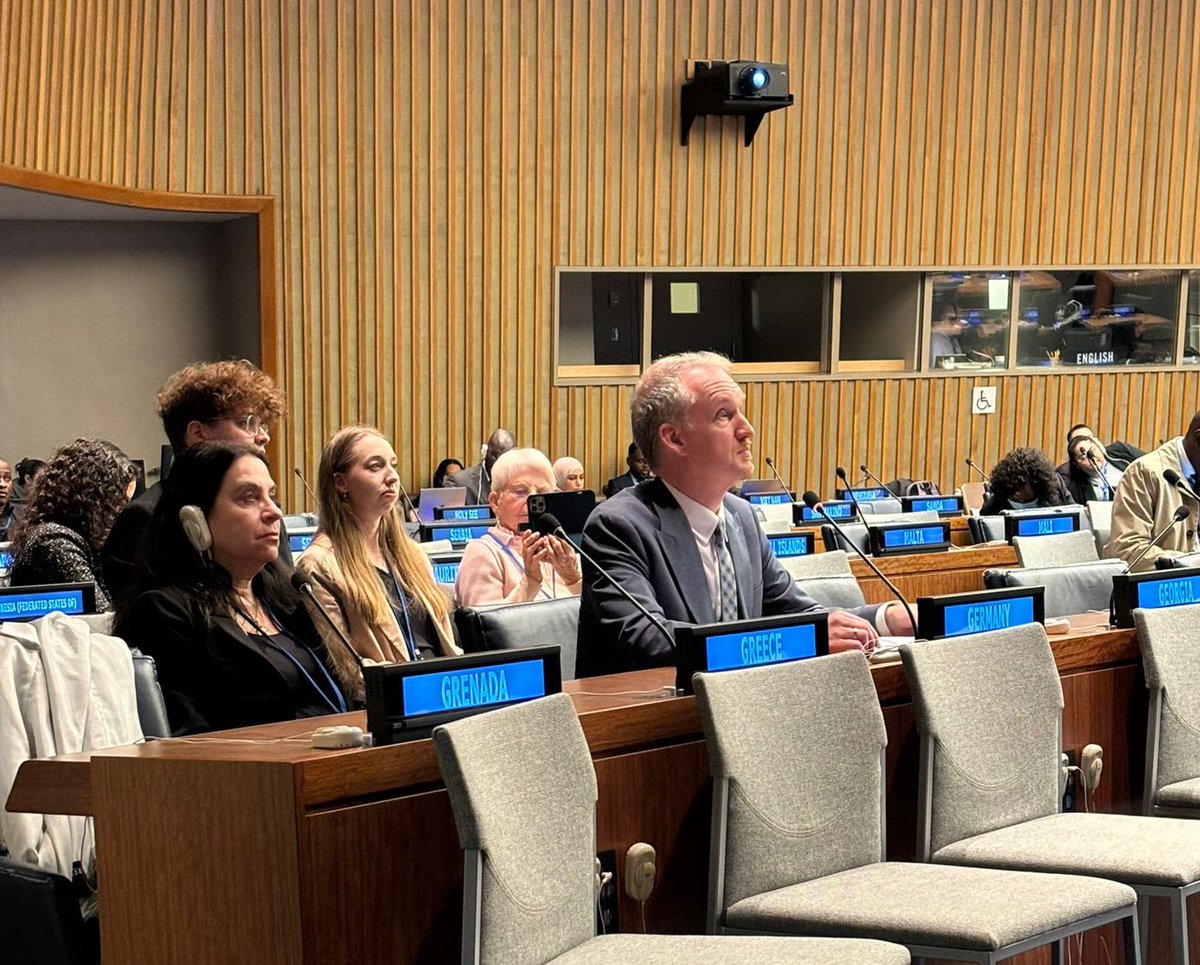 GermanAmbUN_NY's tweet image. Social justice ensures that no one is left behind and that the most vulnerable groups of society are not forgotten – even less in times of crisis. 

This is what Mr. Kamperhoff from @BMFSFJ and 🇩🇪 #YouthDelegates highlighted at the Commission for Social Development. #CSocD
