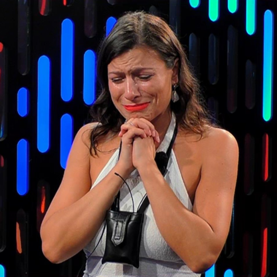 AnaAsmaQueen's tweet photo. Portugal                                      Portugal
Na saída                 vs                na saída 
Do Zaza                                        do Miguel
#bbtvi https://t.co/ipZiLZkRyo