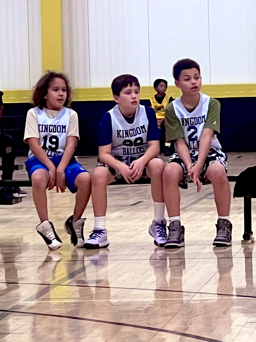 MsPackMCE's tweet photo. I spy 3 @McClelland_ES Bears out in the wild ready to ball! https://t.co/LPNBvMdjvC