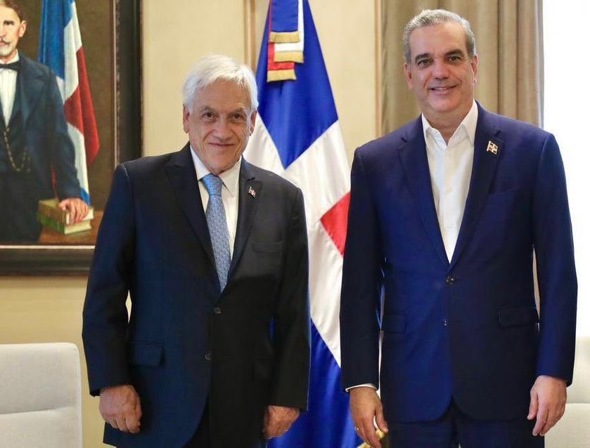 luisabinader's tweet photo. Consternado y apenado por la muerte de mi amigo Sebastián Piñera. Mi más sentido pésame a su esposa Cecilia y sus hijos Magdalena, Cecilia, Sebastián y Cristóbal. Buen esposo, padre, presidente y gran ser humano. Amaba a Chile y amaba la vida. Dios lo tenga en su gloria. https://t.co/LJl2eg94GP