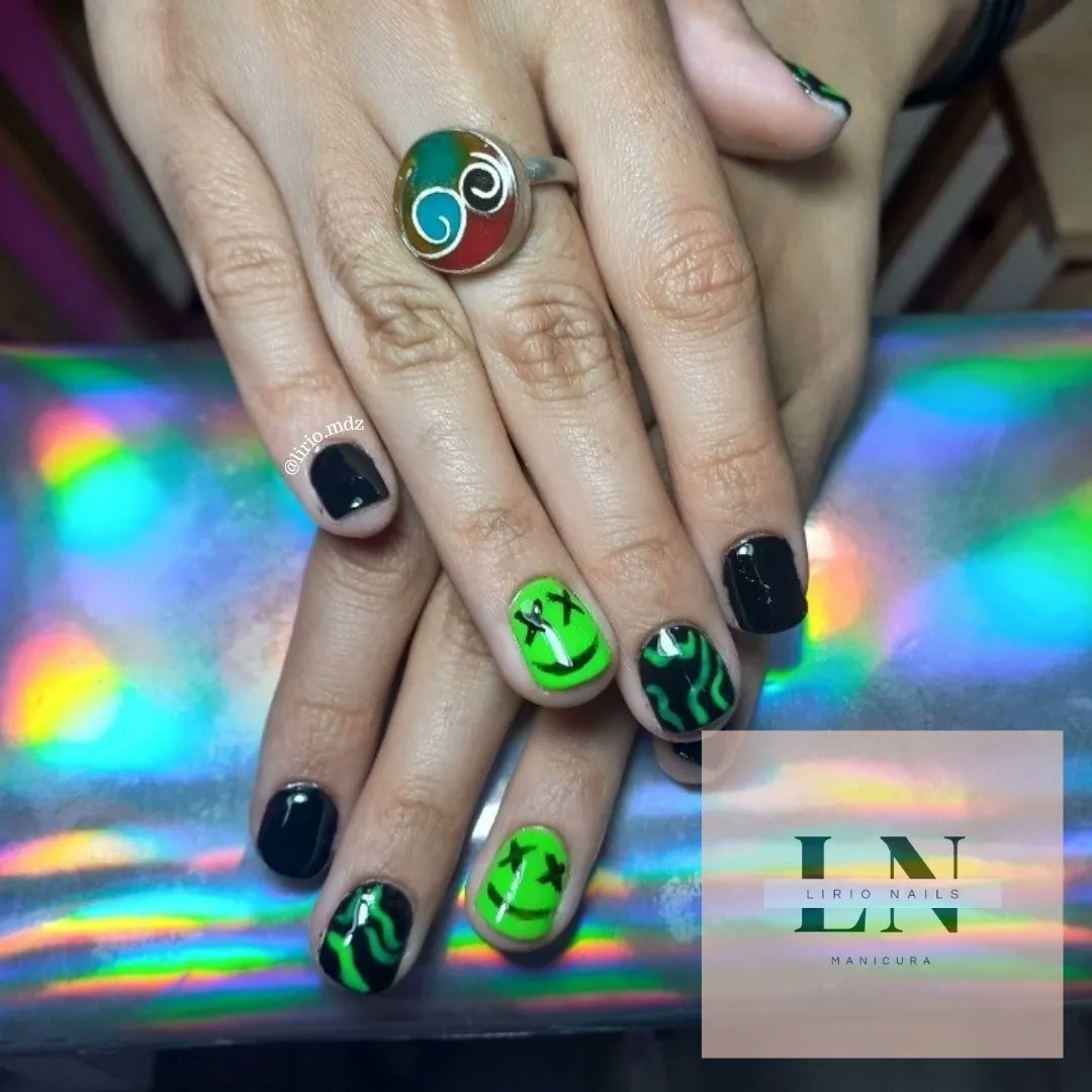 Tinaa00926752's tweet photo. Hola buenas,estoy brindando mis servicios de manicurista,tengo agenda abierta. Realizo esmaltado semipermanente,capping en gel,extensión con sistema dual, soft gel,belleza de manos,y retirado de otros trabajos,además realizo servicio a domicilio.Mi instagram  @lirio.mdz https://t.co/ZiniHNX1N9