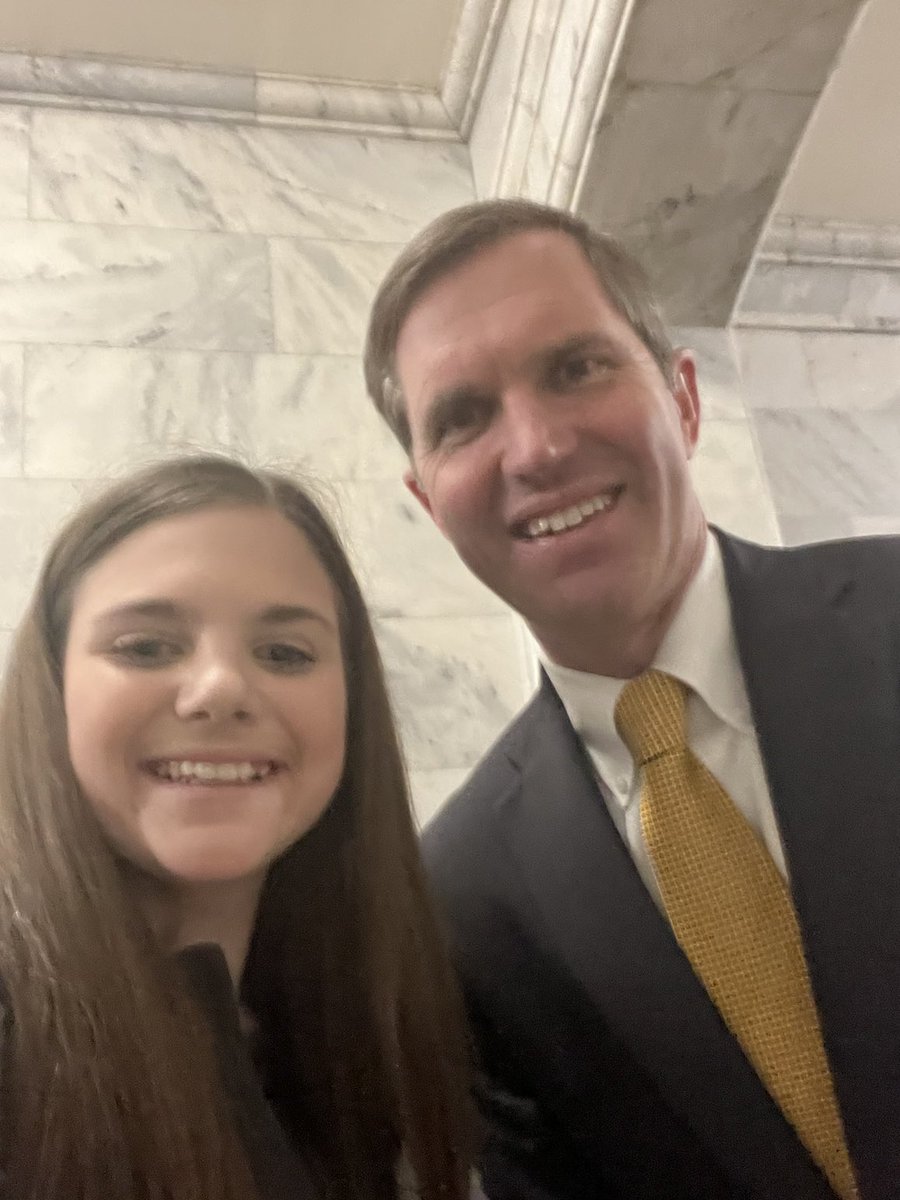 BunchJoey's tweet photo. Wow what an incredible opportunity this young lady was given today by ⁦⁦Barren County Schools.   Great time had by all.  Big shout out to ⁦⁦@GovAndyBeshear⁩ for the selfie as well. https://t.co/WUxz4yuEdE