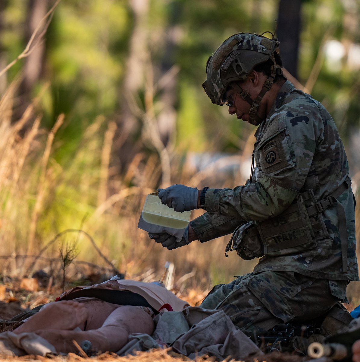 Day 2 of #E3B Testing: Our #FalconParatroopers began their first day of lane evaluations, focusing on patrol, weapons, or medical tasks. Candidates spent the day at their designated lanes, completing a series of tasks that must be executed perfectly to #EarntheBadge. LET’S GO!