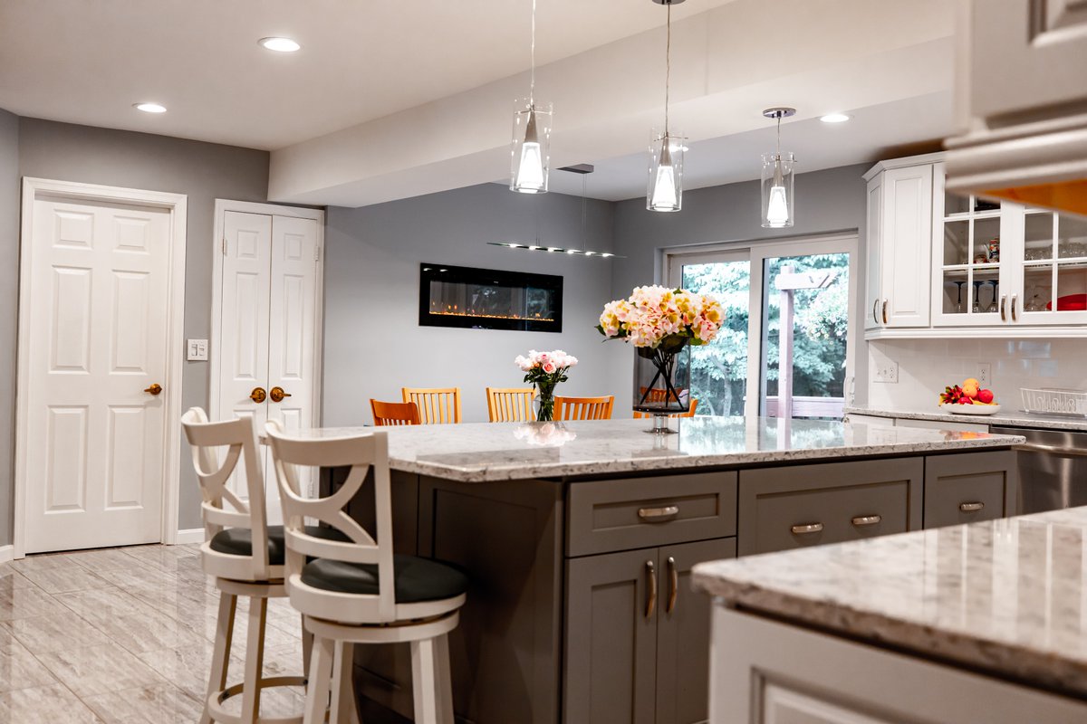 kbskitchenbath's tweet photo. Discover the heart of the home with our kitchen remodel! Upgrade today at https://t.co/dhjzy98eFu 💖🍽️ #KitchenRemodel #HomeHeart #KitchenAndBathShop https://t.co/tjQGYW3baf