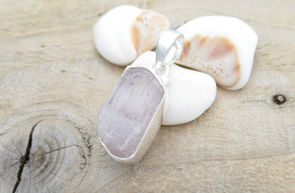 925 Sterling Silver Rough Kunzite Gemstone Pendant
etsy.com/au/listing/158…
#jewellery #jewelry #handmade #handcrafted #womensgift #giftidea #shoplocal #gift #bohochic #giftsforher #boho #jewelrylover #silversmith #byronbay #QLD #shopsmall #silver #gifts #etsyAU #picoftheday