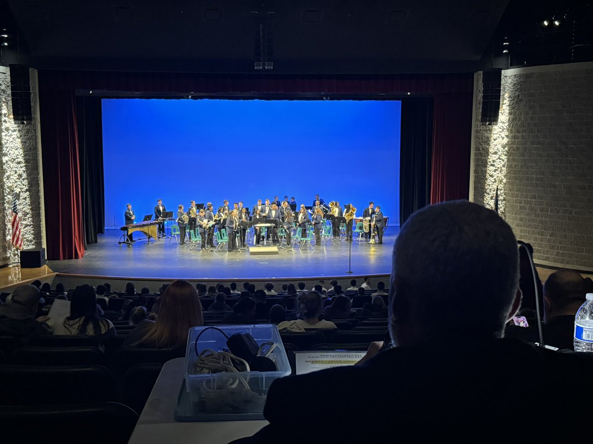 AryStacey's tweet photo. Getting ready for MSBOA District XVI Band and Orchestra Festival. Blessed to have great mentors within our own district to support our bands! Thank you Mr. Imbrunone! @Amylh14Hendry @CMiller_SHHS @WCS_KIDS @SHHSCounsDept #carterstrong https://t.co/0eMxiEdXhT