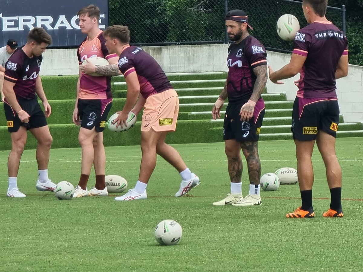 The big money Mam sat out @brisbanebroncos training today with a groin niggle, and will miss the All Stars game. He says he'll be fine for round 1 though. Reece Walsh didn't train as he's in Sydney sorting his visa for Vegas. Selwyn Cobbo the back up fullback 🐎 @10NewsFirstQLD