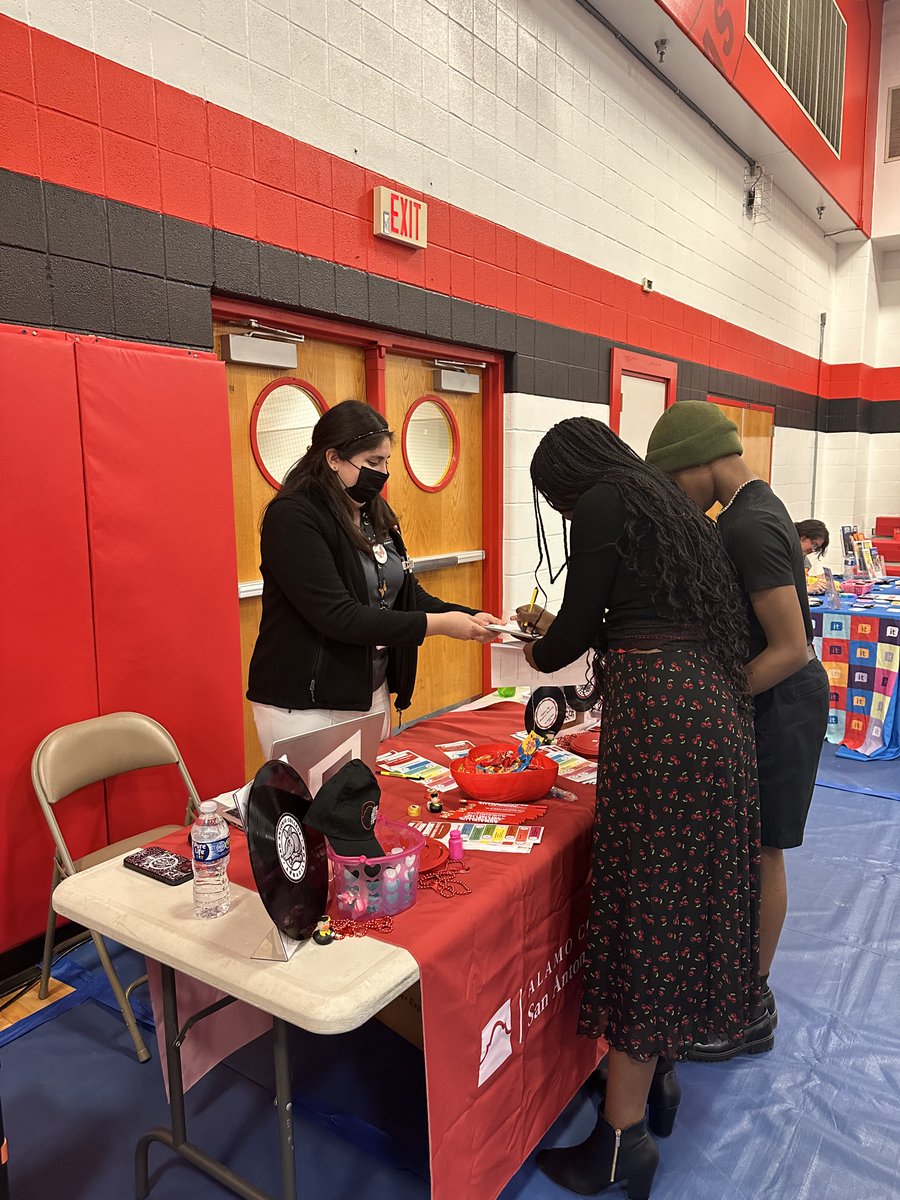 SAC_OSR's tweet photo. Just a few photos of another successful Resource Fair where we provide critical college information to new students. #collaboration #sacproud Notice our record display? We're the Office of Student Records. 🤣 https://t.co/Rt0JKMo9fX