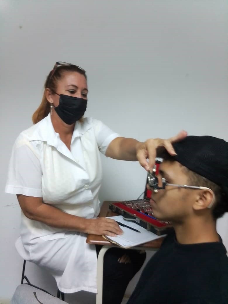 Hoy una nueva generación honrando, como se debe, la memoria de Camilo. #CamiloVive   #CubaPorLaVida <a href="/cubacooperaven/">Brigada Médica Cubana en Venezuela</a> <a href="/MINSAPCuba/">Ministerio de Salud Pública de Cuba</a> <a href="/japortalmiranda/">José Angel Portal Miranda</a>