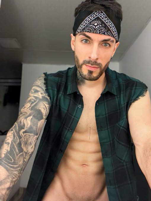 I just left a small detail on my content page, come in and check it out.  https://t.co/YTUPyIy4YL https://t<a href="/tag/lucymendez"class="tags"><span>#lucymendez</span></a>