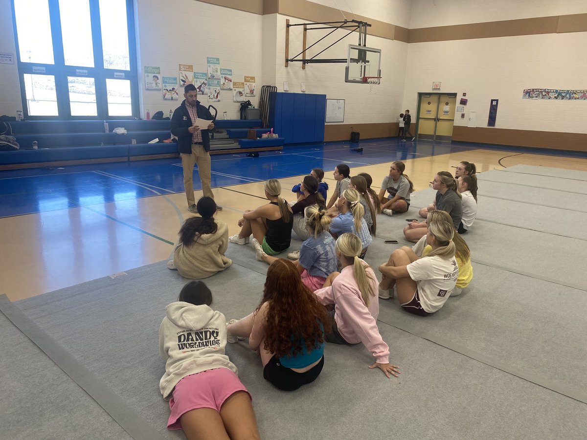 MrsEGrade3's tweet image. A huge shoutout to @LebanonAthDept for bringing the encouraging words and a send off of support for our cheerleaders 📣 We love our L!!! #LsUp #UCAnationals #onwardlebanon