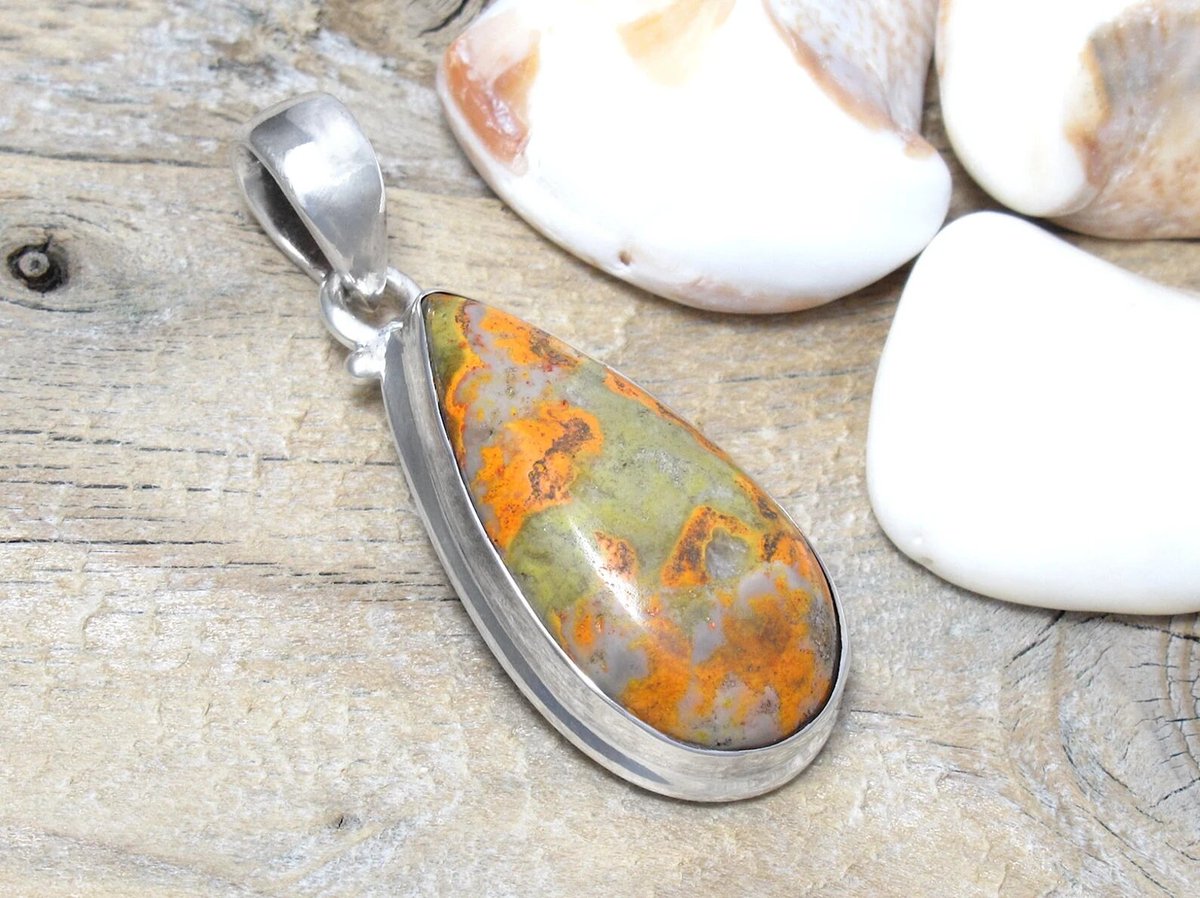 925 Sterling Silver Bumble Bee Jasper Gemstone Pendant
etsy.com/au/listing/141…
#jewellery #jewelry #handmade #handcrafted #womensgift #giftidea #shoplocal #gift #bohochic #giftsforher #boho #jewelrylover #silversmith #byronbay #QLD #shopsmall #silver #gifts #etsyAU #picoftheday