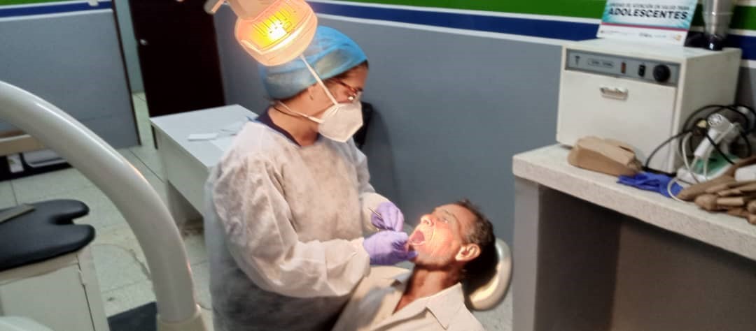 Gracias a Fidel y Chávez en la Misión Barrio Adentro miles de venezolanos han sido atendidos de forma gratuita en todo el territorio nacional #CamiloVive #CubaPorLaVida <a href="/cubacooperaven/">Brigada Médica Cubana en Venezuela</a> <a href="/MINSAPCuba/">Ministerio de Salud Pública de Cuba</a> <a href="/japortalmiranda/">José Angel Portal Miranda</a>