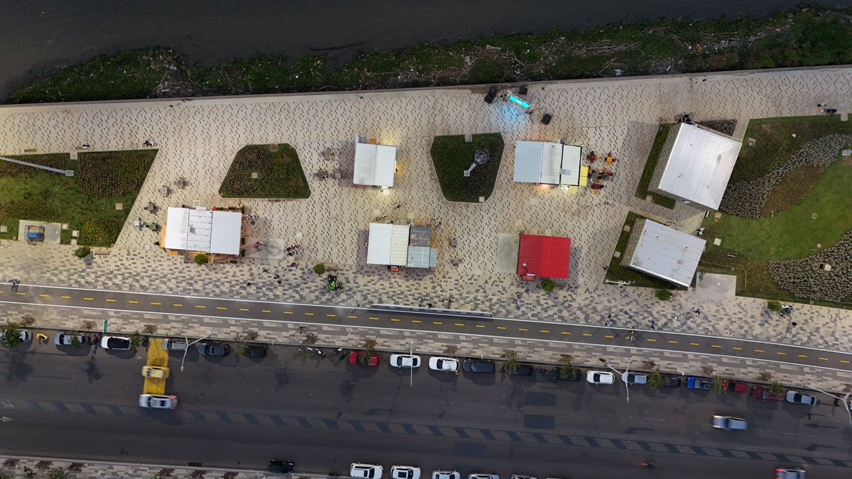 AlejandroChar's tweet photo. ¡Listo ‘A Bocas del Río’ la nueva etapa de nuestro Gran Malecón!

Porque esto es diciendo y haciendo, en 36 días de nuestro Gobierno ya estamos inaugurando este nuevo sector. Qué alegría inmensa seguir embelleciendo este lugar que desde hoy cuenta con más espacios de encuentro para las familias barranquilleras.