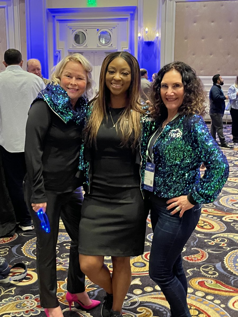 LisaLisajm5's tweet photo. Getting our #Sparkle on at #Five9SKO. #LetsSKO #SparkleParty @Five9 @Staceyecolesd @TheJuanitaColey @EmilyCarron2 @cschebel https://t.co/wtRqxsYcH9