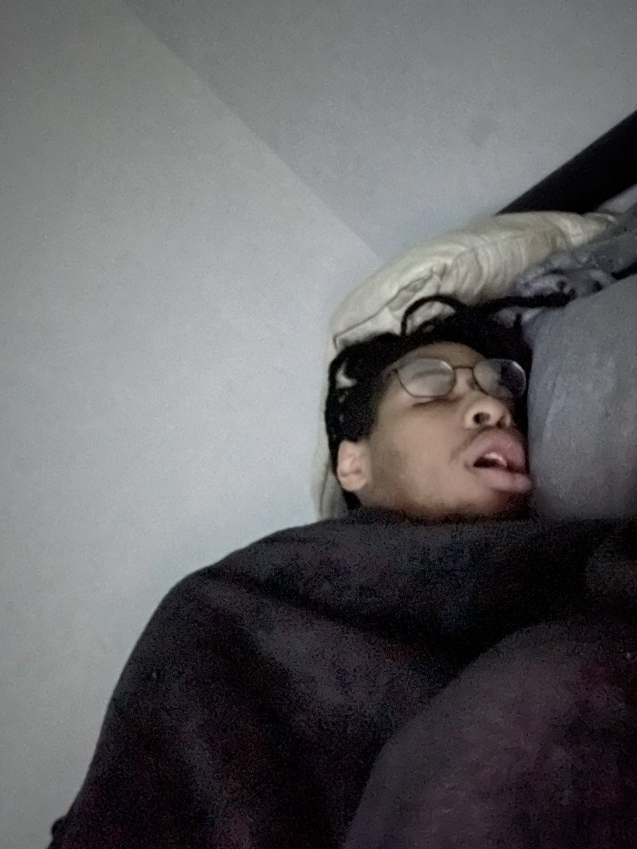 L3Mik3y's tweet photo. This is what happens when your pussy is good this that grip effect put him right to sleep yall mwah no bars #supergrip #coochieon10 #bombcat #knockhimout https://t.co/cPHVMSSWS8