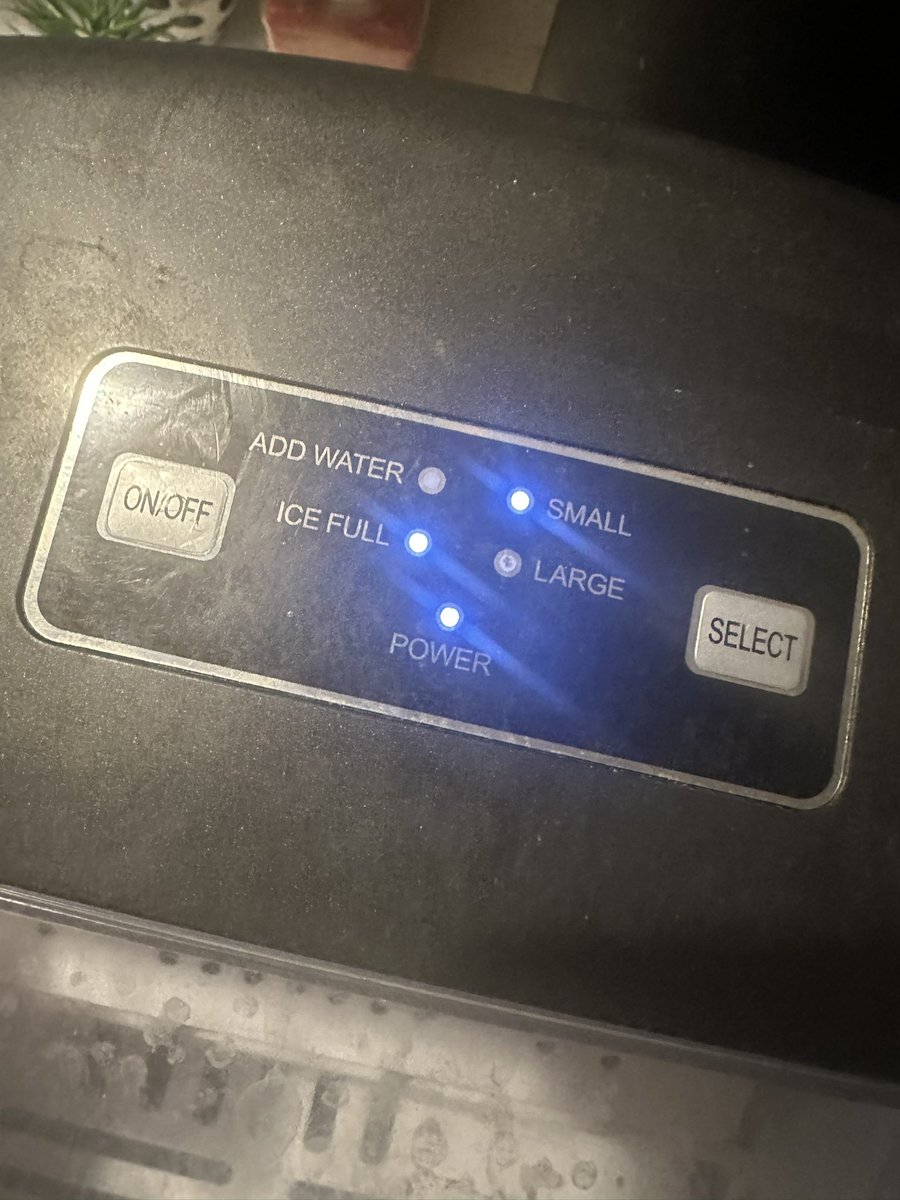 kfinny925's tweet photo. @WhirlpoolCare @whirlpoolusa @WhirlpoolCorp just received BRAND NEW  countertop Whirlpool Icemaker after only 2 months of use it is now saying ICE FULL. i have emailed with no response back! i'm seriously pissed #whirlpoolsucks https://t.co/0GHM2FQSPz