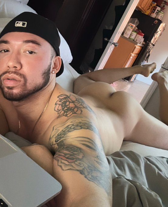 Watch Brian Nieh's leaked NSFW photo on TwXstars