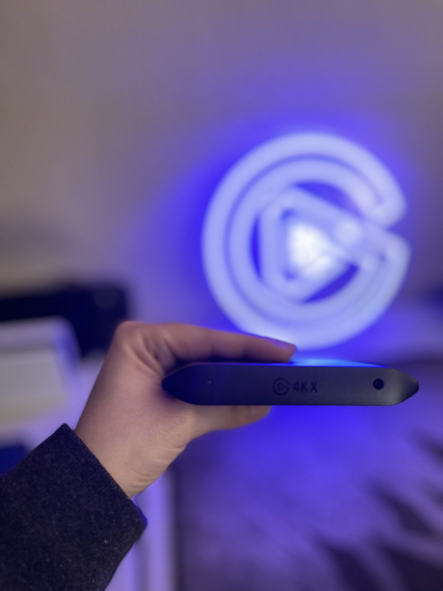 iLadyVic's tweet photo. Pics or it didn’t happen! #elgato #unboxing #4KX #CaptureCard @elgato https://t.co/kWGlLzZwS1