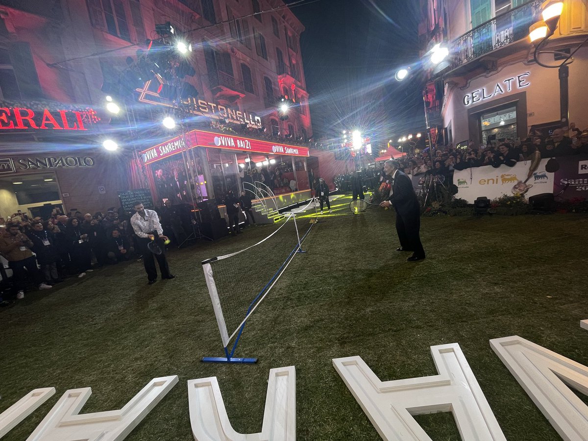 mengonimarco's tweet photo. 15-0 

Campo centrale dell’Ariston 
@Fiorello 
@ViVaRai2Off 
#Sanremo24 https://t.co/PDmpu3OMCz