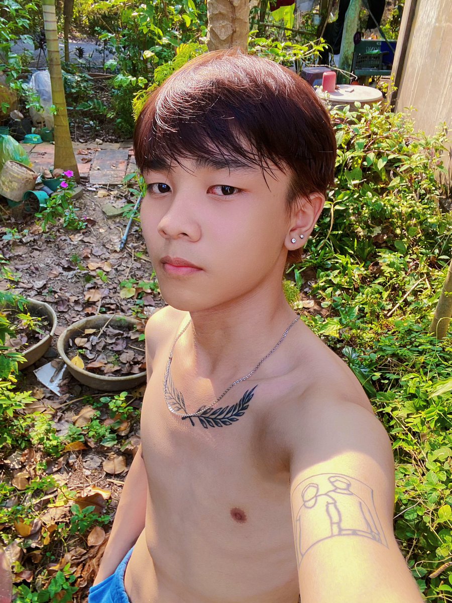 Ta pha một tách trà tình
Rót ra hai chén, cho mình với ta. ☘