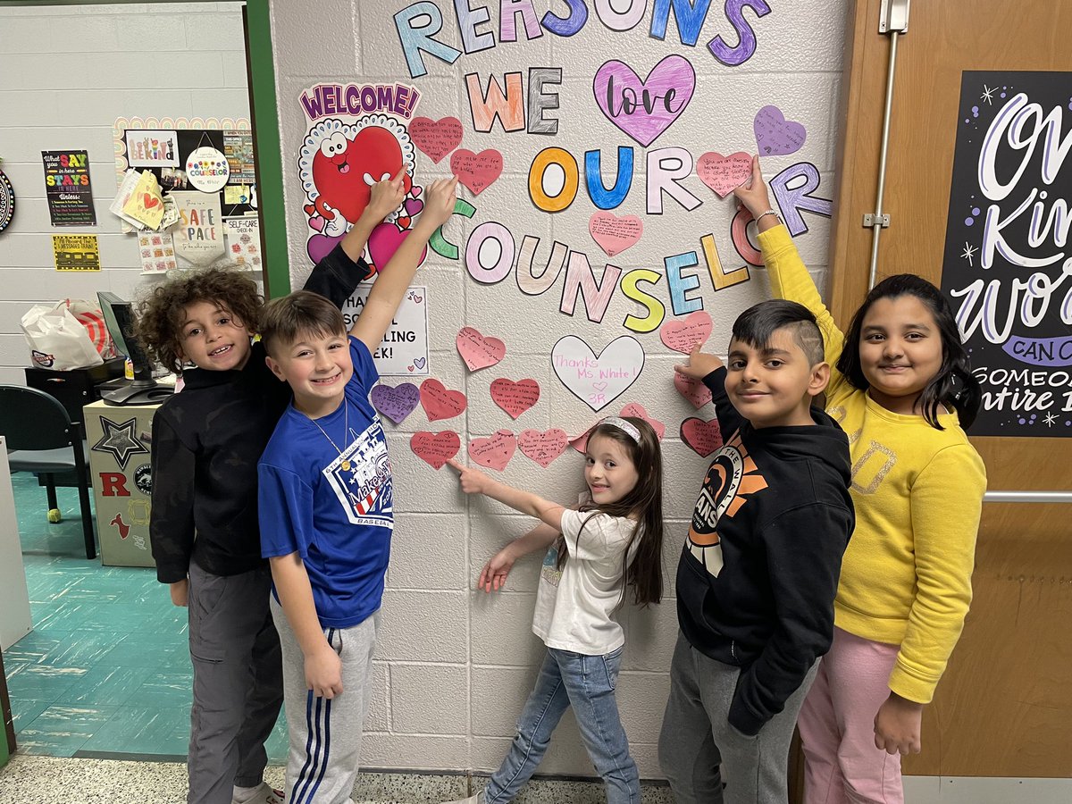 mswhite_mawbey1's tweet image. Feeling loved by my friends in 3R! You all made my day with this great surprise! #SchoolCounselingWeek #njsca #asca