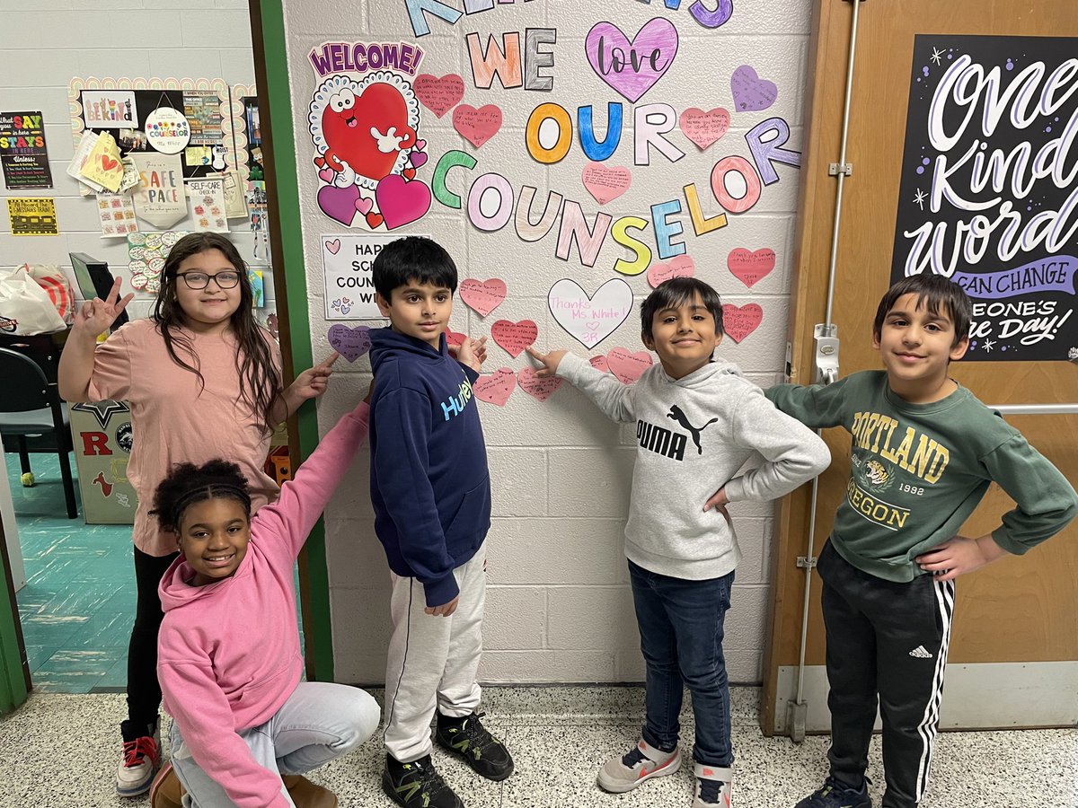 mswhite_mawbey1's tweet image. Feeling loved by my friends in 3R! You all made my day with this great surprise! #SchoolCounselingWeek #njsca #asca