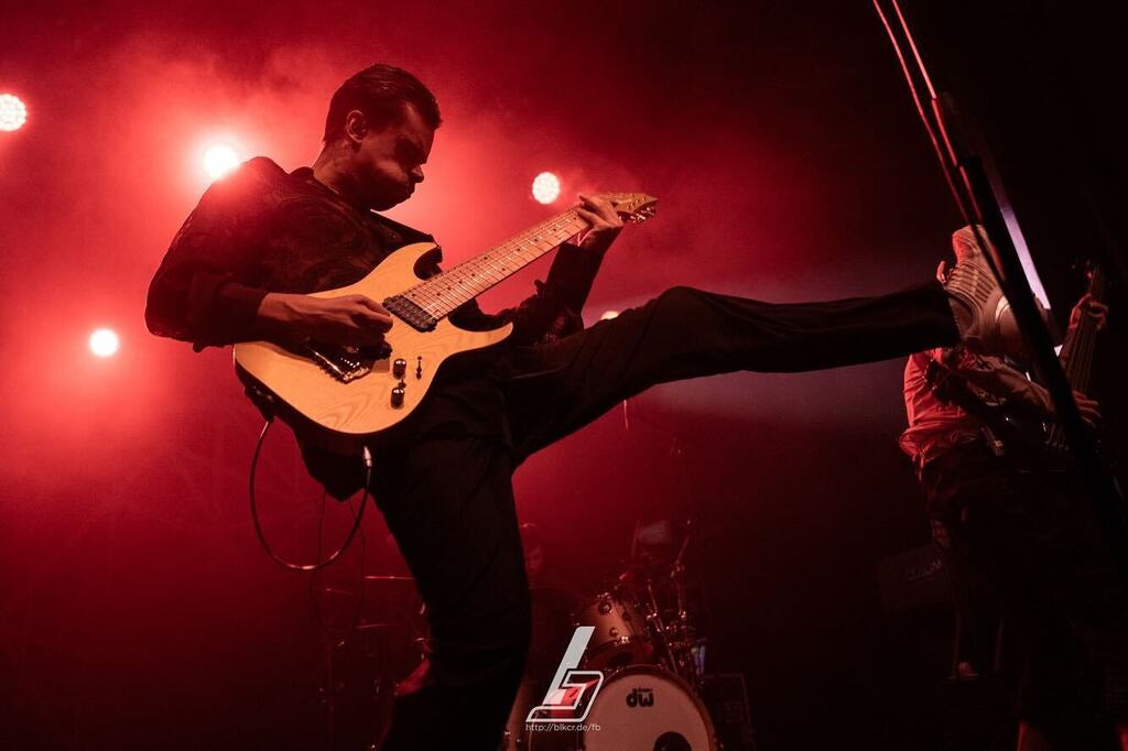 BlackChester's tweet photo. New on Insta: Unprocessed - Columbia Theater, Berlin #unprocessed #andeverythinginbetween #berlin #columbiatheater #musicphotography #concertphotography #canon6d #sonya7riv https://t.co/tMSzEqderY https://t.co/pTY2KLzuSF