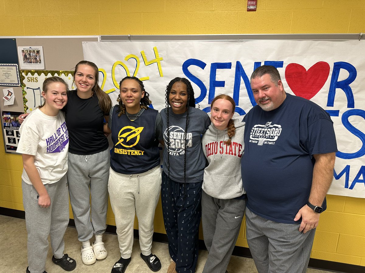 ScottLClark's tweet photo. Celebrated our seniors tonight with a great team dinner!! @Boro_GirlsBball https://t.co/cYbeftULDS