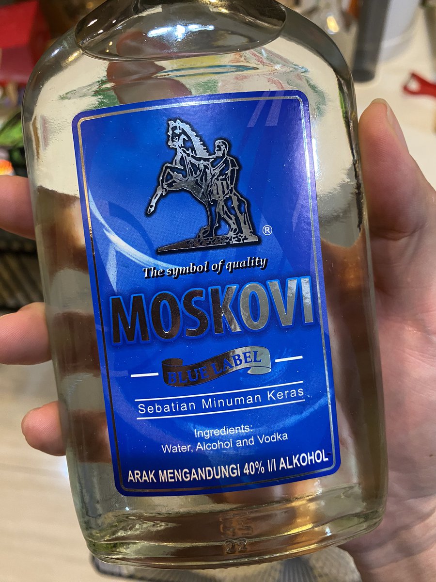 masaturkey's tweet photo. ロシア人の知り合いができたので、話題作りにウォッカ買って呑んだらハマった。前に買ったやつはそうでもなかったけど、これは40°あるので呑みごたえがあって好き🤭Хорошо👊 https://t.co/vU9K91zguJ
