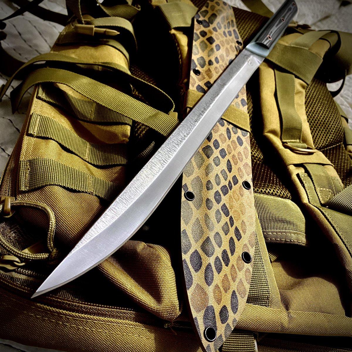 trinblades's tweet photo. First custom short sword up for grabs on the site . #sword #customknifemaking #knifemaking #shortsword #trinblades #customsword https://t.co/I3tQSG9ZEN