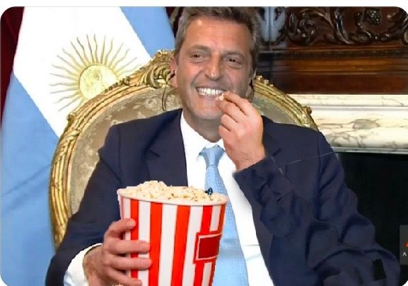 los45yponyta's tweet photo. #javierNiley 😂😂😂😂😂😂😂 
“Hubiesen votado” 😂😂😂😂😂 https://t.co/ejpwKsvv2i