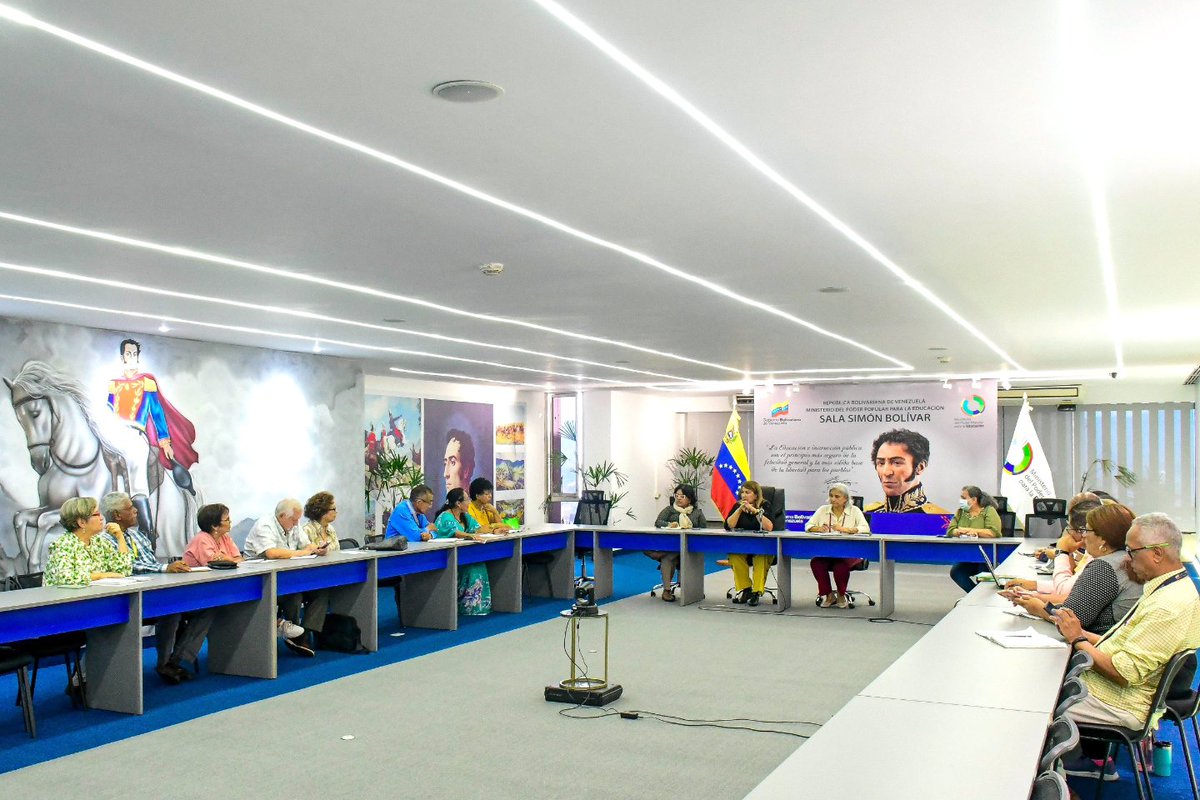 Cumpliendo con las orientaciones de nuestro Pdte. <a href="/NicolasMaduro/">Nicolás Maduro</a>, iniciamos el proceso de actualización de la Colección Bicentenario como parte del plan de trabajo sobre las 7 Transformaciones en el sector educación. 

@MPPEDUCACION