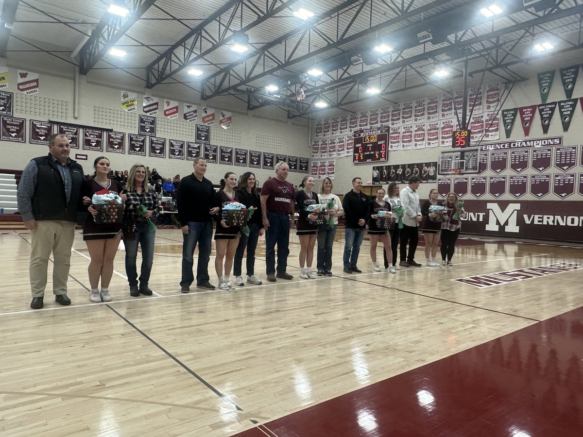 LynnerTrista's tweet photo. Thanks senior cheerleaders for your dedication and spirit to the MV Cheer team! https://t.co/gEOJ8Gjhij