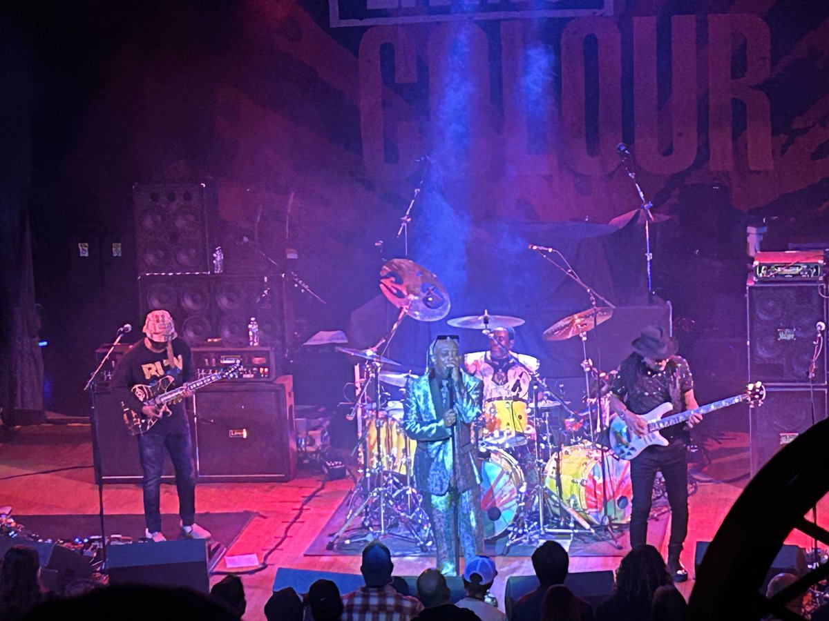 PDMAPittsburgh's tweet photo. .⁦@LivingColour⁩ at the ⁦@HomesteadLib⁩. Awesome show. Next up… ⁦@ExtremeBand⁩! https://t.co/FxZZB0tCPC