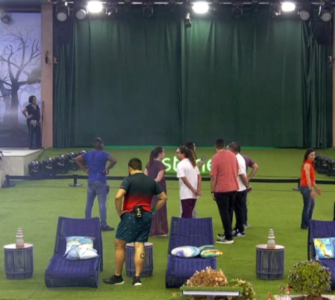 evilandiom's tweet image. A galera da produção ajeitando o cenário do #ModoStone.

#BBB24