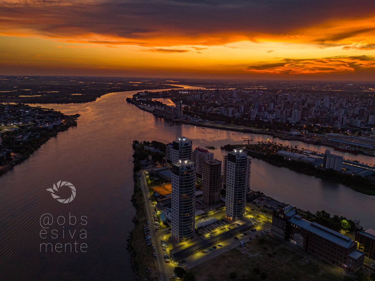 obsesivamente's tweet photo. Calurosos, pero muy lindos. 
Los atardeceres de ayer (las mammatus de la última foto) y hoy, desde el @PuertoStaFe y con el Hotel Los Silos de protagonista. https://t.co/J3ldzglMop