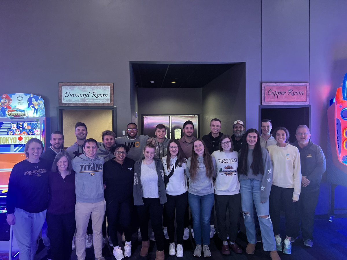 UWO_MSAT's tweet photo. Program social outing last night at the Mineshaft. Thanks to all the students and staff that were able to make it. Was a fun night getting everyone together and we look forward to more gatherings this spring conference season. https://t.co/vo7u7V3gAh