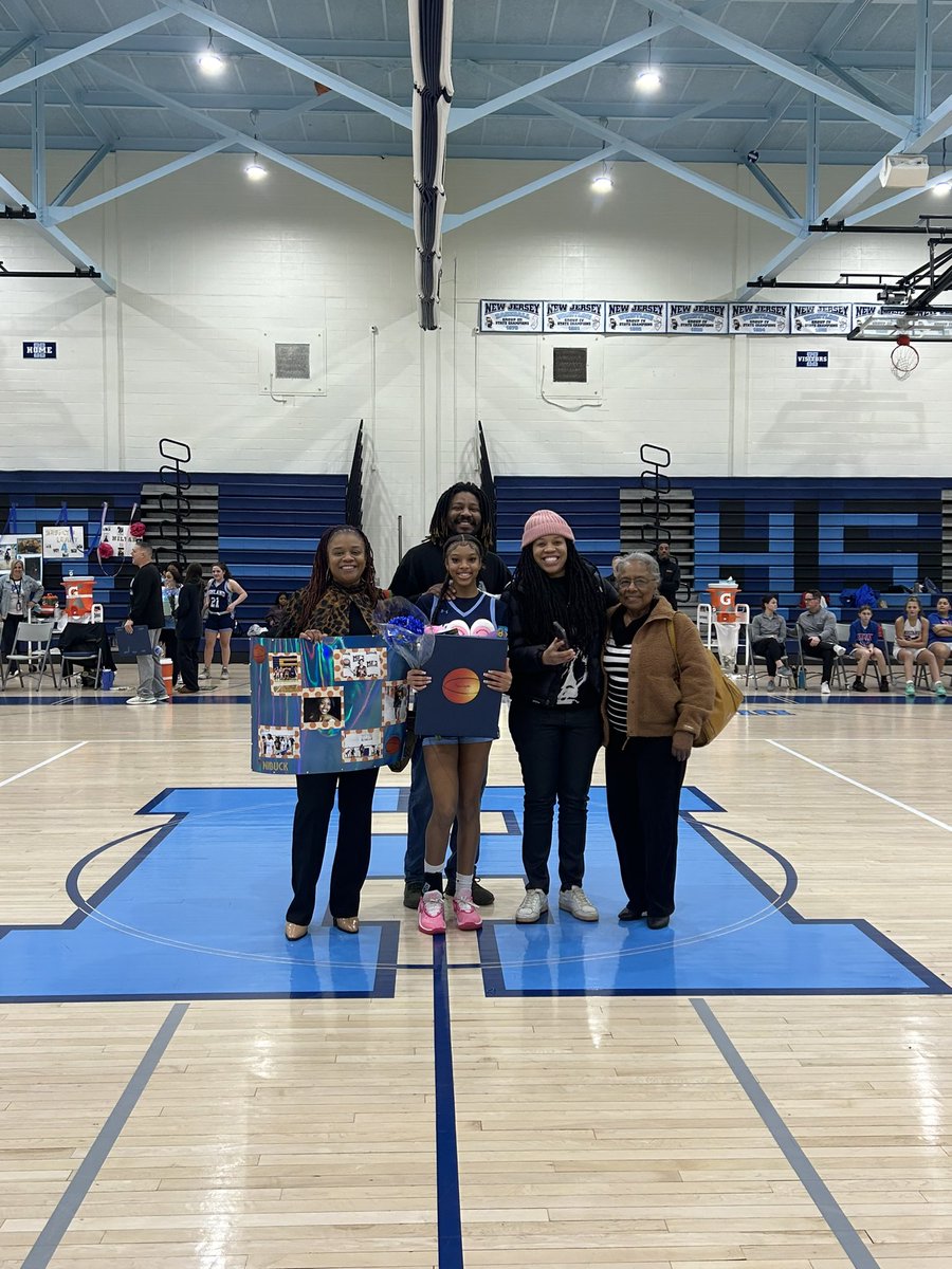 Celebrated our Seniors with a big W over Triton. <a href="/BreelynnLeary/">breelynn leary</a> and Alonsa Thomas both with 19. #HoopPHI
