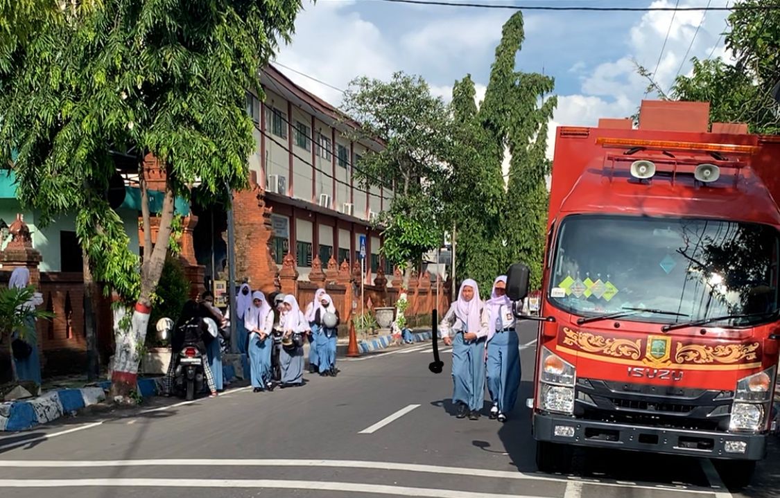 InilahMojokerto's tweet photo. Pemilu 2024 Tinggal Menghitung Hari, Pemkot Mojokerto Sosialisasi Ajak Gen Z Tidak Golput
https://t.co/3JhA1NaBHS
#pemkotmojokerto #pjwalikotamojokerto #pemilu2024 #GenZ #pilpres2024 #diskominfo #TPS #vidiotron #golput @PemkotMojokerto https://t.co/vGkZF9Zm5f