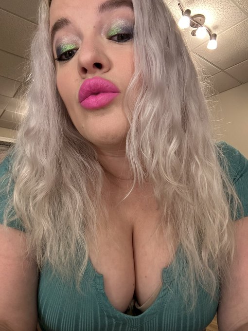 Me: I need a break from making art   Also me: https://t.co/38fKMNGMRb<a href="/tag/newprofilepic"class="tags"><span>#newprofilepic</span></a>