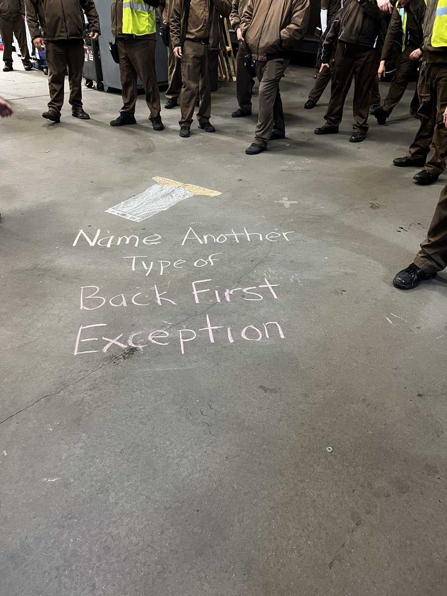 UPSManJohn's tweet photo. It’s #GuardGateActivity and we’re talking about BACK FIRST EXCEPTIONS. No not the driving ones, the kind where you lift with your back first before bending your knees! Make sure you get close to the package and bend your knees when needed, never bend at the waist! https://t.co/tEurzCPs6d