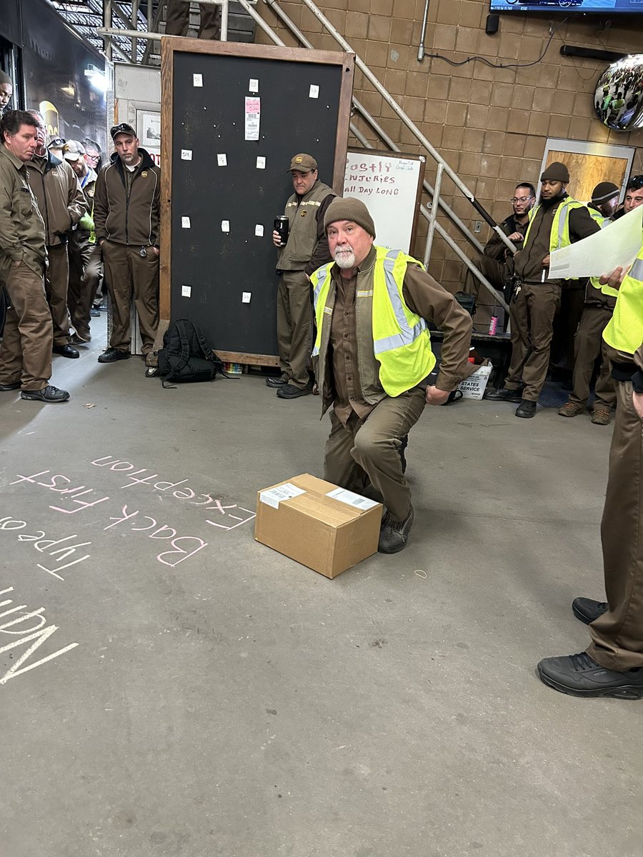 UPSManJohn's tweet photo. It’s #GuardGateActivity and we’re talking about BACK FIRST EXCEPTIONS. No not the driving ones, the kind where you lift with your back first before bending your knees! Make sure you get close to the package and bend your knees when needed, never bend at the waist! https://t.co/tEurzCPs6d