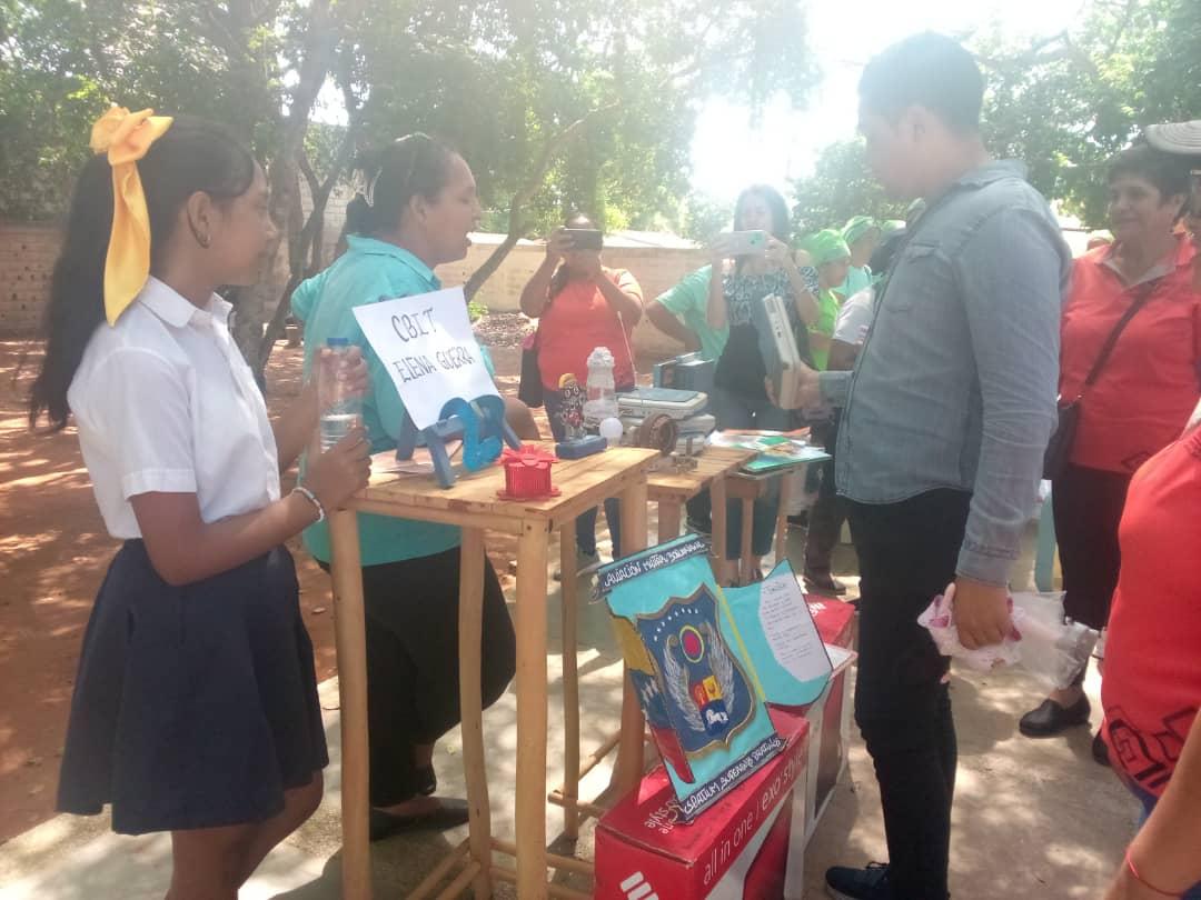 Hoy #6Febrero en celebración de los 25 años de camino hacia la excelencia educativa, el #CBIT Elena Guerra en #NE mostró el trabajo que se realiza con el uso de las #TIC en el marco del #23Aniversario de <a href="/Fundabit_/">FundabitOficial</a>
  
#SomosFundabit
#JuntosPorLaPaz

<a href="/_LaAvanzadora/">Yelitze Santaella</a> <a href="/leivi24/">Leivi/Oceanía</a>