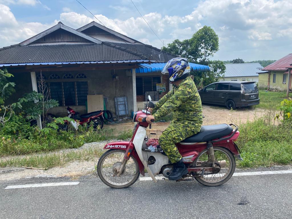 RelaKluang's tweet photo. RONDAAN KOMUNITI RELA BERSAMA PDRM

Tarikh : 6 Februari 2024
Tempat : Sekitar Simpang Renggam

@KDNPUTRAJAYA @relamalaysia @yahyakgc @RELA_Johor @abdaziz_sidi

#SetiaBerbakti https://t.co/rz4PE9jDnj