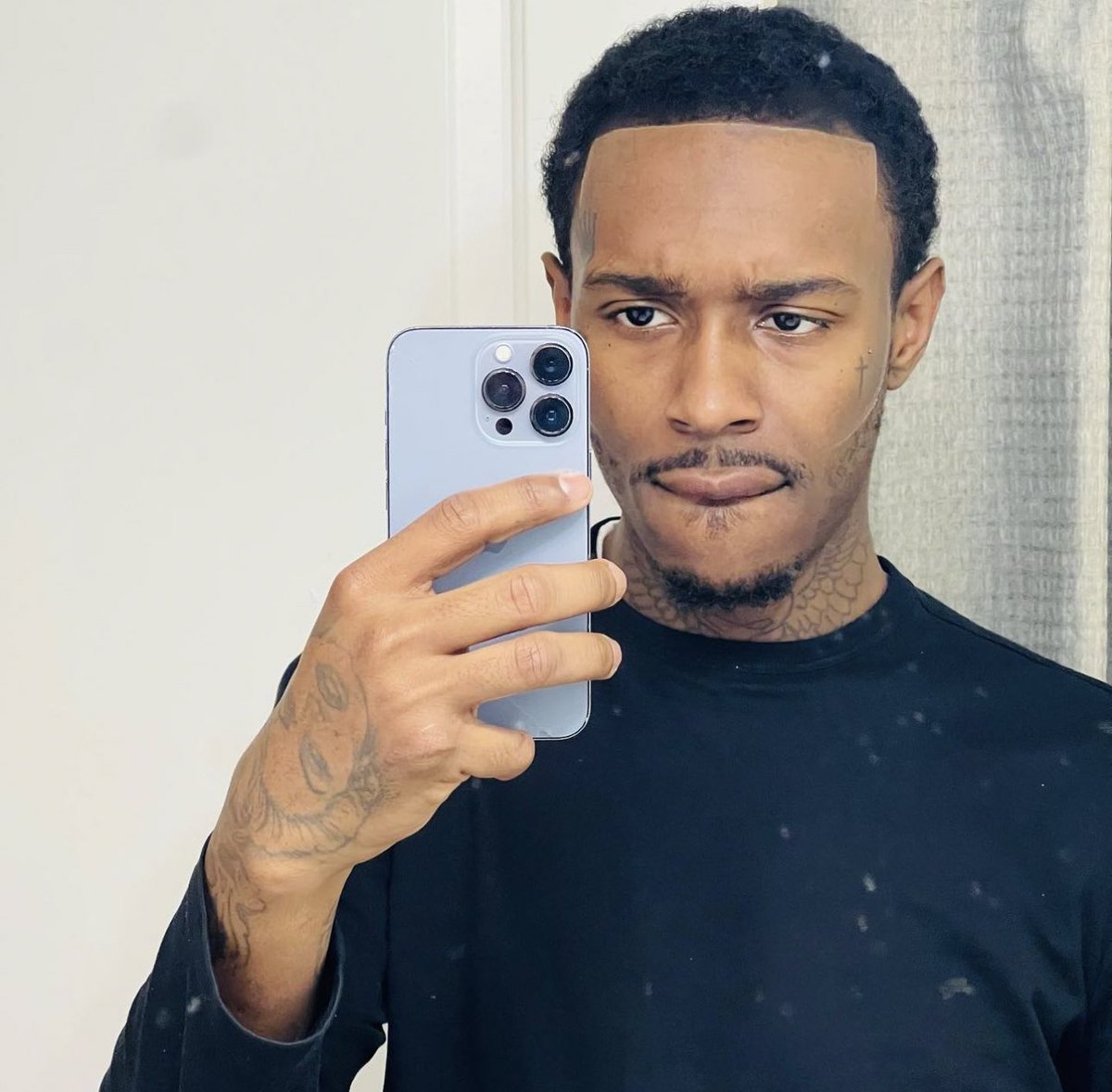 jjohnodee's tweet photo. So you’re telling me that this is the same person? https://t.co/YAPgAs4DPQ