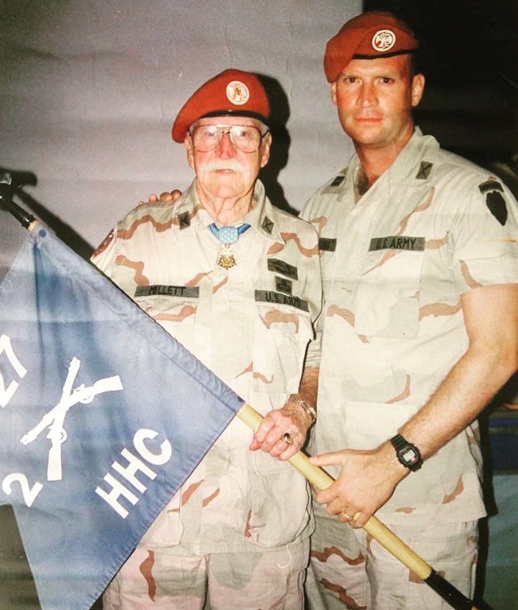 arnoldvstrong's tweet photo. Colonel Lewis Millett was the Honorary Colonel of our Regiment until he passed.
On this day in 1951, during the Korean War, then-Capt. Lewis L. Millett, led his company at the Battle of Hill 180, where heโd earn the Medal Of Honor. #FixBayonets
#MedalOfHonor #Wolfhounds #NoFear https://t.co/g0ZR6hlmHE
